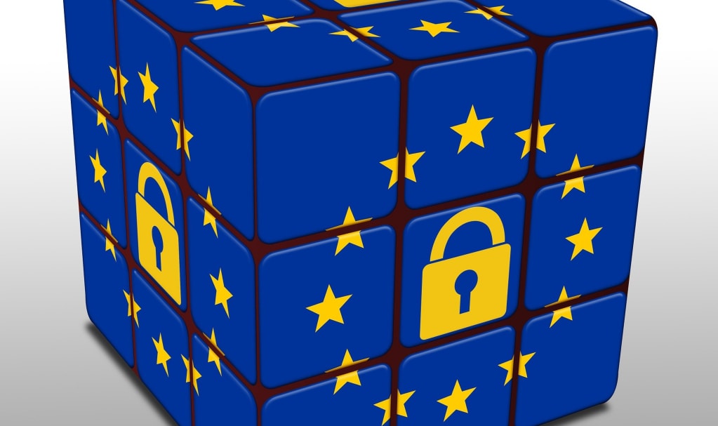 Rubuk's cube aux couleurs de l'UE avec un cadenas